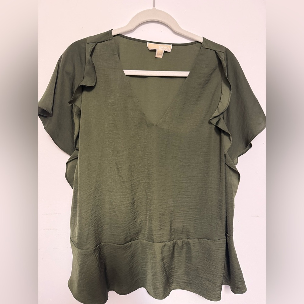 Michael Kors. Like new! Silky blouse. Short flutter sleeve size OX